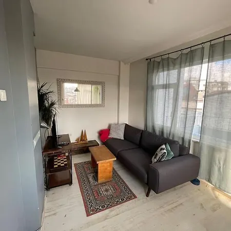 Sun-filled Flat With A Great View By Daisy
