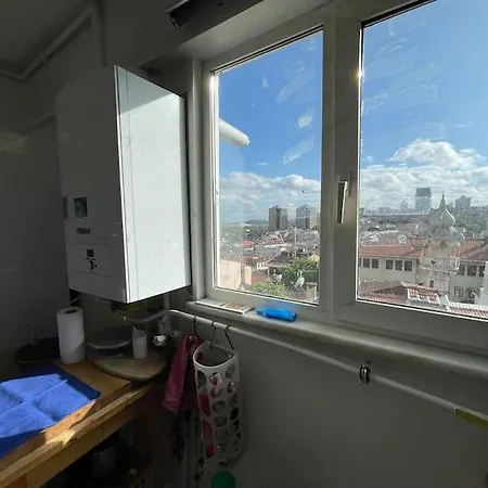 Sun-filled Flat With A Great View By Daisy *