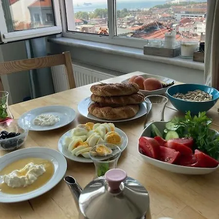 Sun-filled Flat With A Great View By Daisy Appartement Istambul