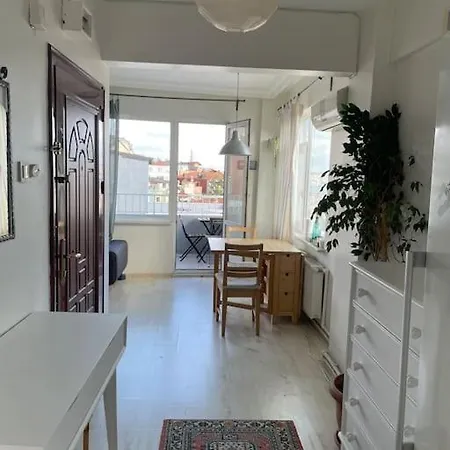 Sun-filled Flat With A Great View By Daisy * Istambul