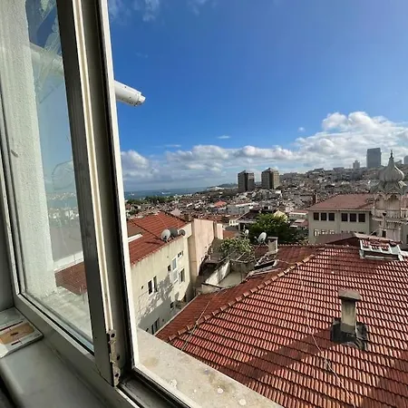 Sun-filled Flat With A Great View By Daisy *